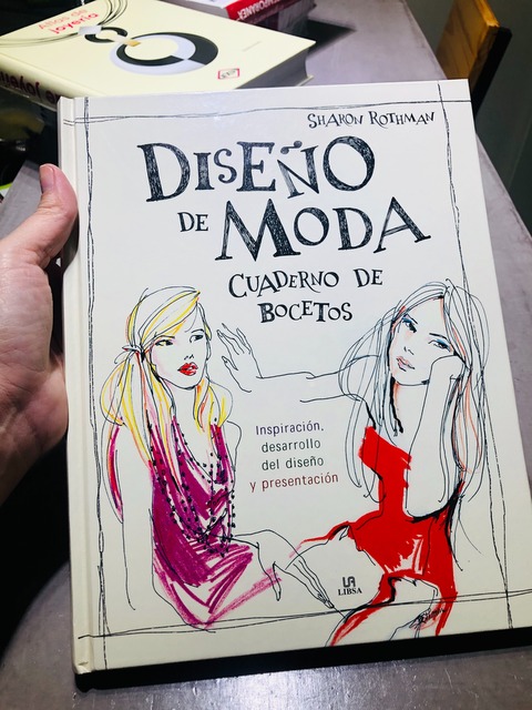 Diseño de moda. Cuaderno de bocetos.