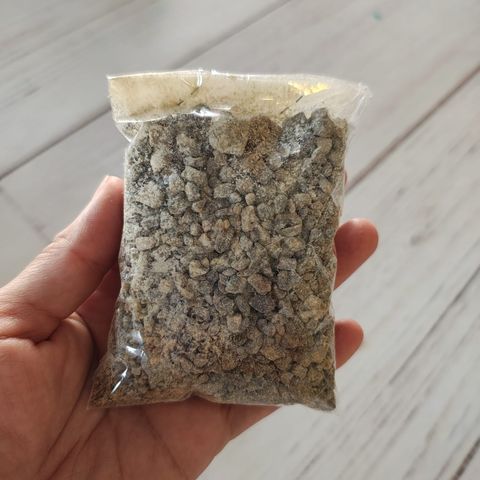 Resina en piedra copal por 50 grs. 
