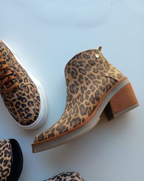 BOTINETA  DE CUERO ANIMAL PRINT