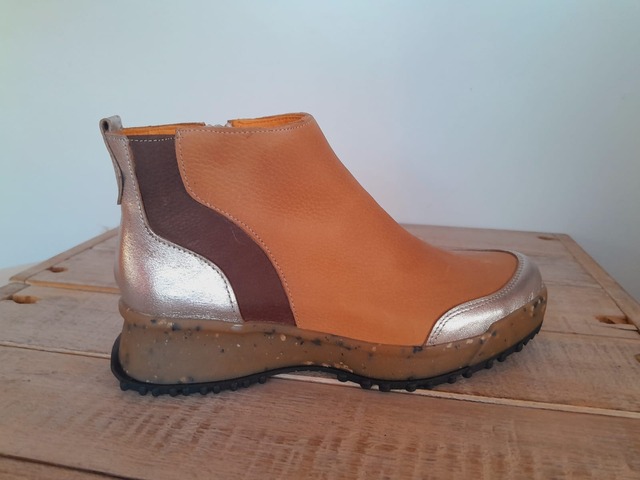 BOTINETA DE CUERO BEIGE