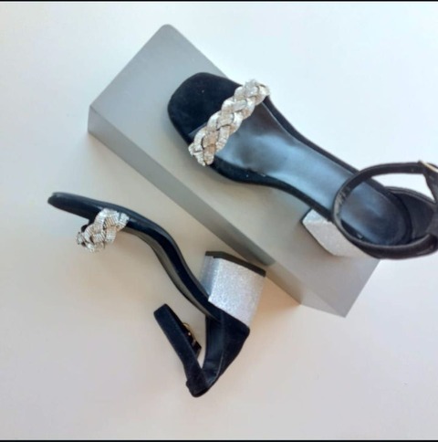 SANDALIA CON STRASS