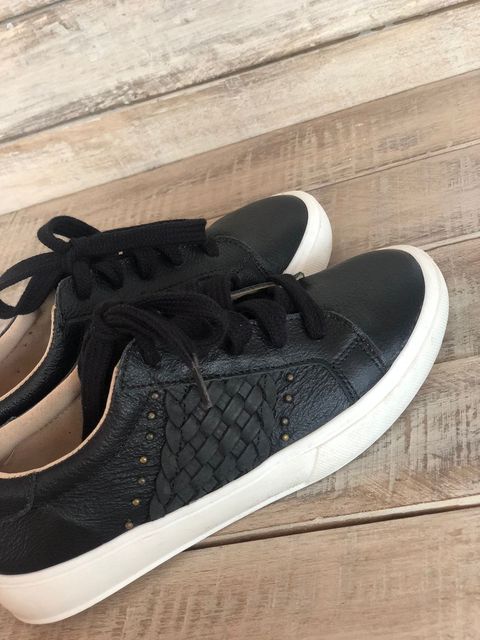 ZAPATILLAS DE CUERO NEGRAS