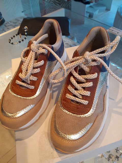 ZAPATILLAS DE CUERO