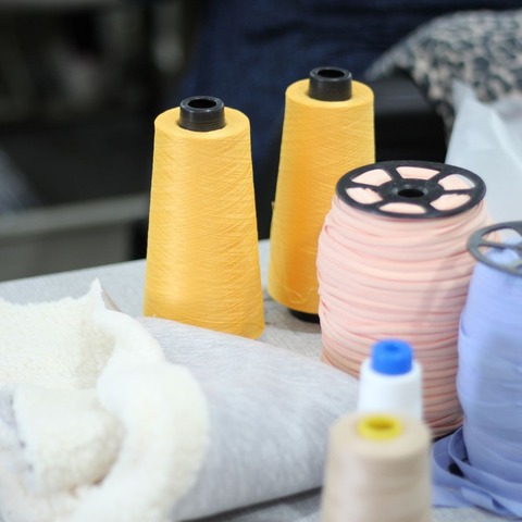 TU GUÍA GRATUITA PARA EMPEZAR A FABRICAR • +200 proveedores textiles que uso para fabricar lencería en Argentina 