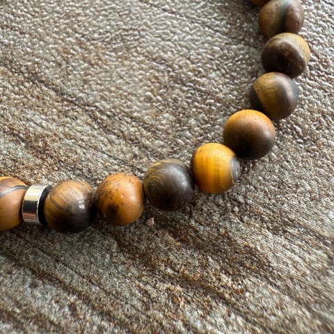 Pulsera Tanu: Ojo de trigre mate