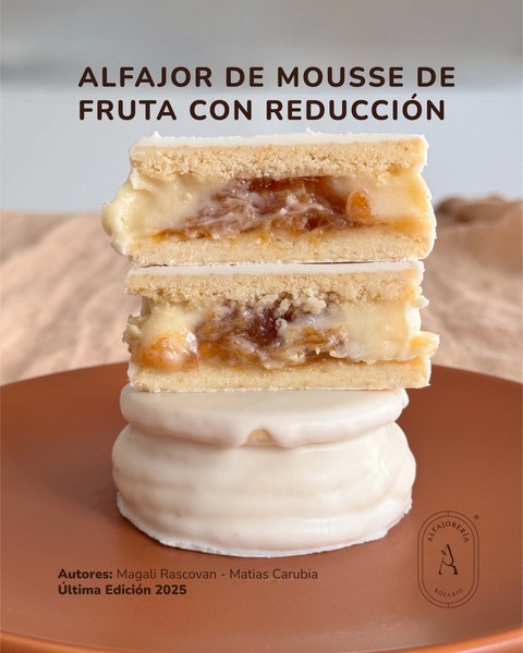 Alfajor de Mousse de Fruta con reducción.