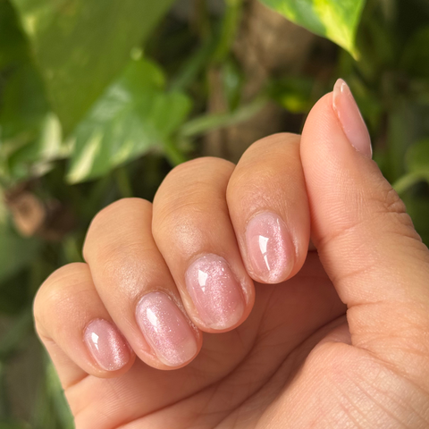 Aprende a hacerte tus uñas de gel de salón en casa (aunque nunca hayas agarrado una lima)