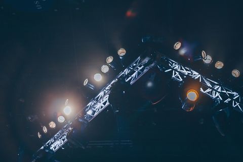 La iluminación escénica no empieza en el foco (ni termina en la consola)
