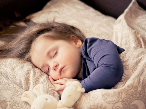 Siesta o descanso en el jardín maternal: por qué es clave para el desarrollo infantil