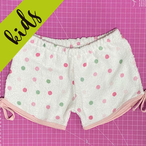short de toalla con vivos y tiritas