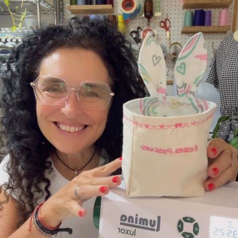 contenedor de Pascuas con orejitas de conejo