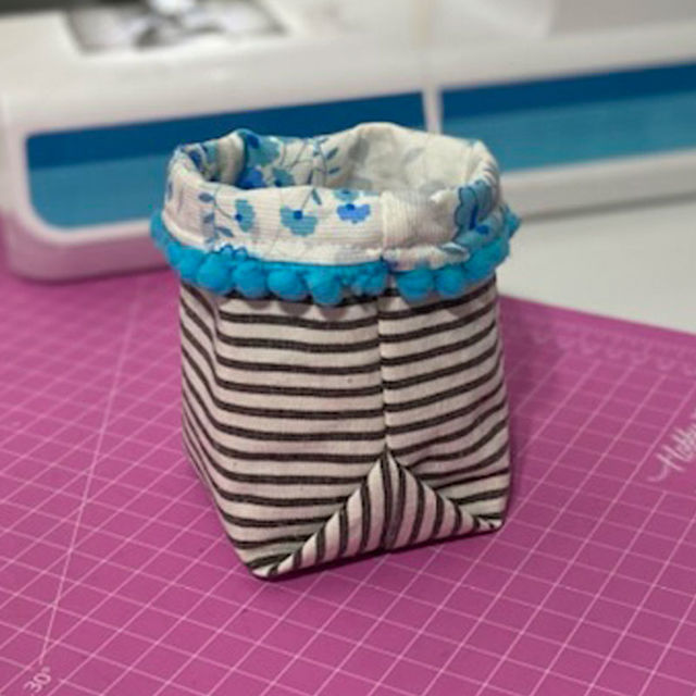 mini contenedor con base invertida