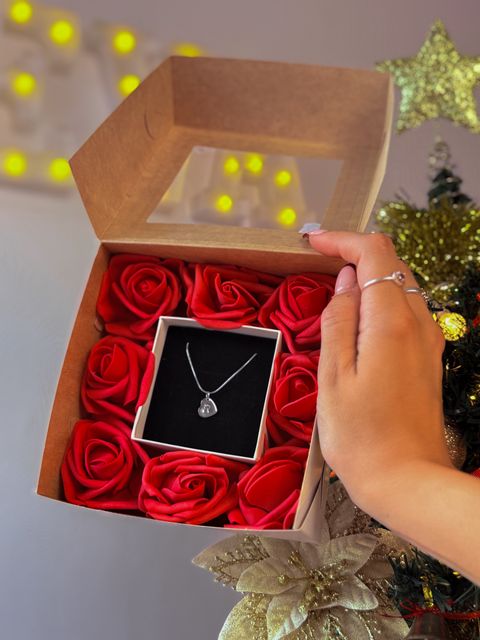 Collar rosas