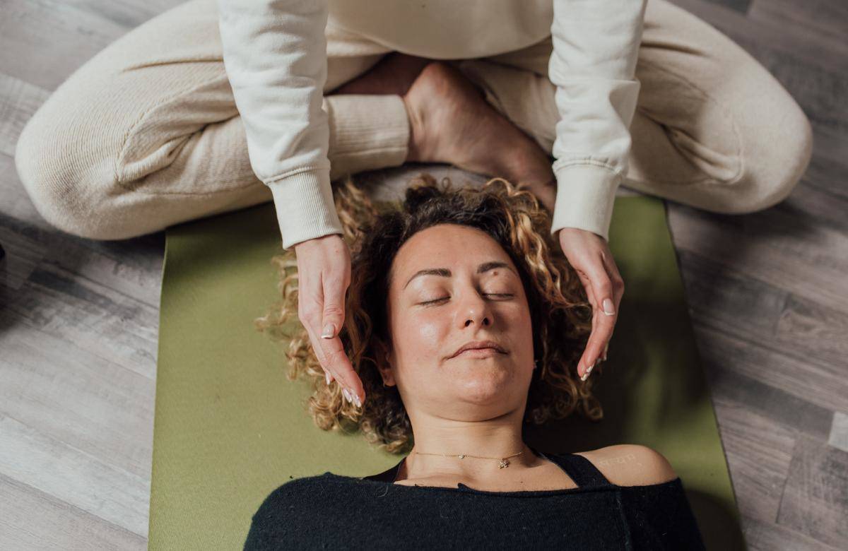 Brinda sesiones de reiki facil