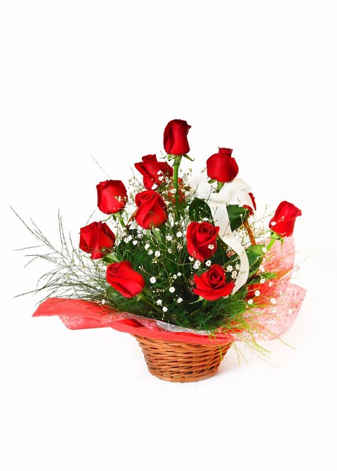 Canasta de 12 rosas rojas Ecuatorianas