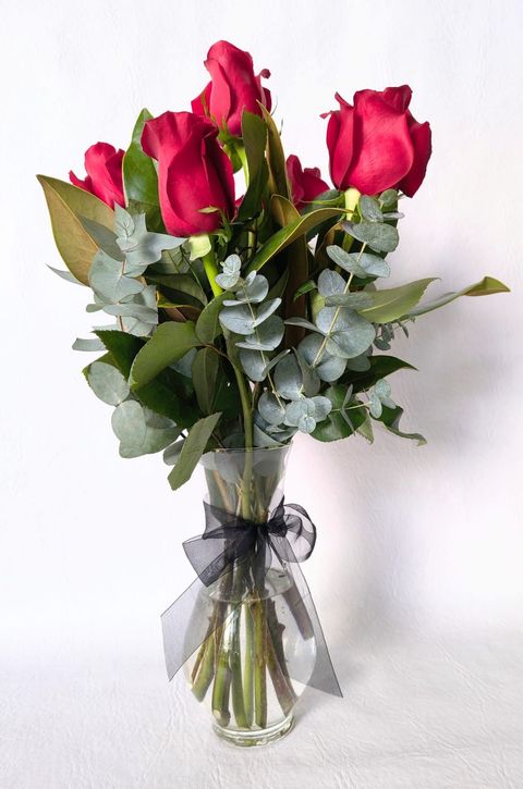 Florero con 6 rosas Ecuatorianas 