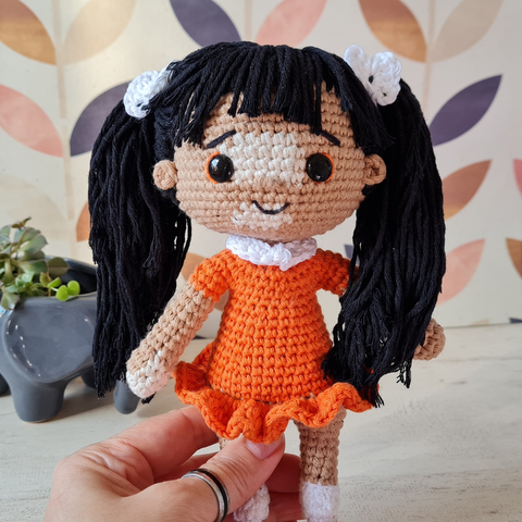 TALLER: MOLLY (muñequita con vitiligo)