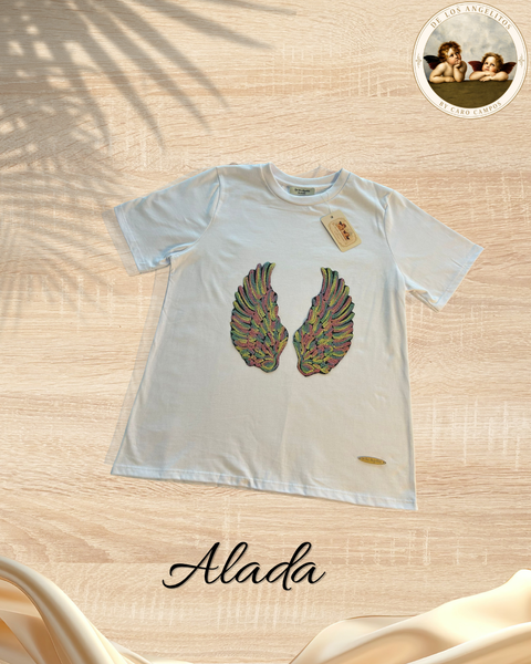 Remera Clásica “Alas de Arcoiris”