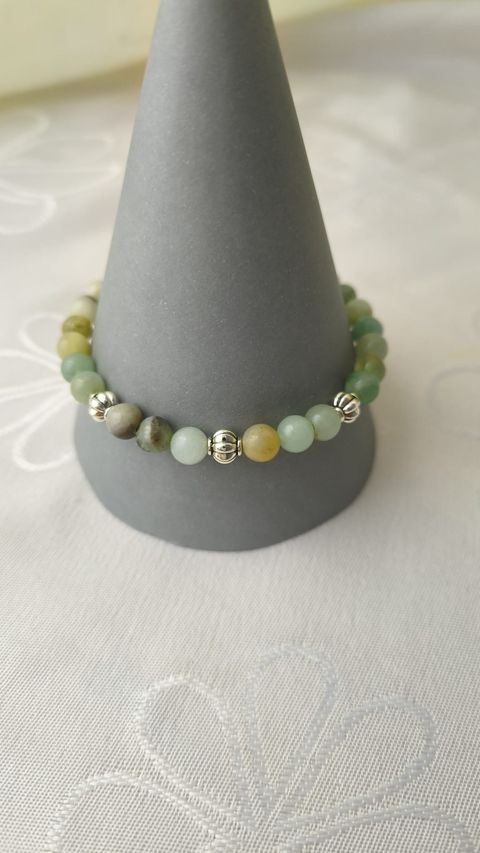 PULSERA EN PIEDRA NATURAL DE AMAZONITA,DIJES Y CIERRE
