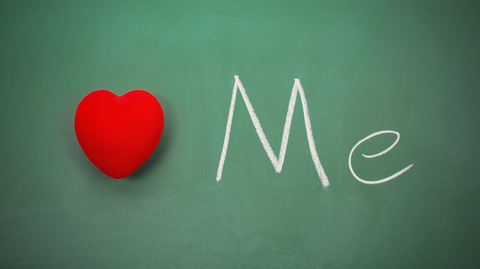 El día que dejé de mendigar amor y me abracé completa