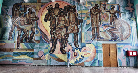Lo que descubrí investigando mosaicos soviéticos: la perspectiva jerárquica y el arte monumental