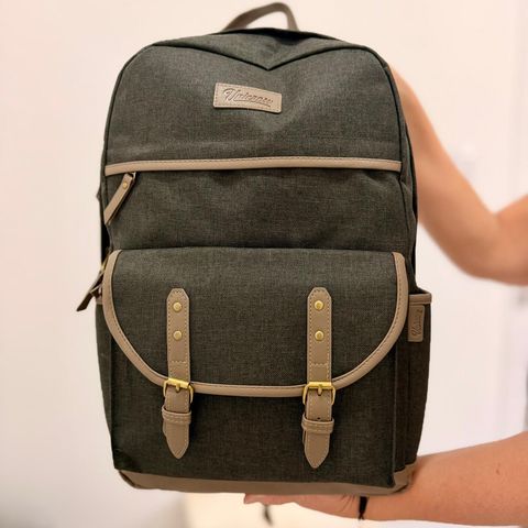 Mochila Unicross en Gris con Detalles en simil Cuero Beige y Hebillas 
