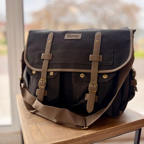Morral Unicross Urbano Gris con Detalles en simil Cuero y Hebillas