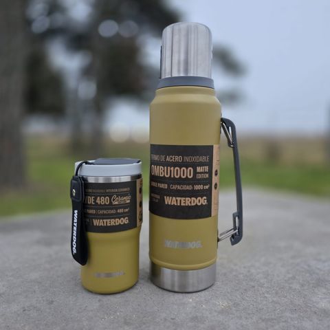 Combo Waterdog mostaza: termo Ombu1000 Matte Edition 1000 ml + vaso Hyde 480 Ceramic Edition 480 ml