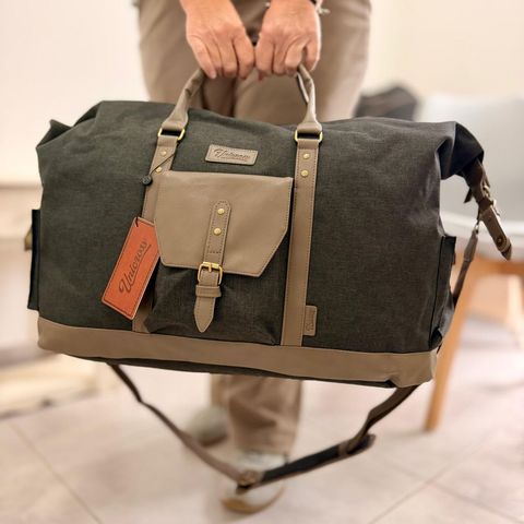 Bolso de Viaje Unicross en Gris con Detalles en simil Cuero y Herrajes 