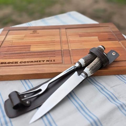 Combo asador premium: juego parrillero asta de ciervo y alpaca + tabla Block Gourmet N11 + mantel Nueva Gaia