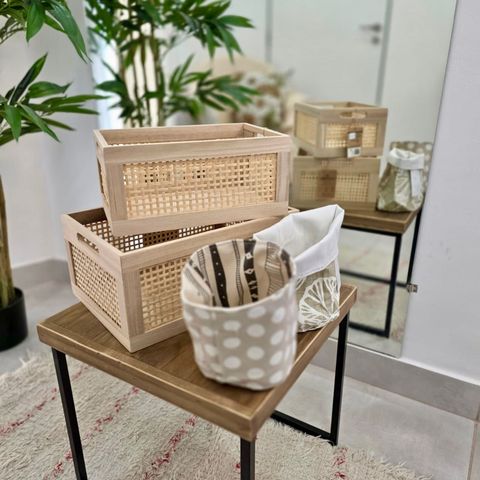 Set de 4 contenedores organizadores de madera natural, ratán y tela reversible