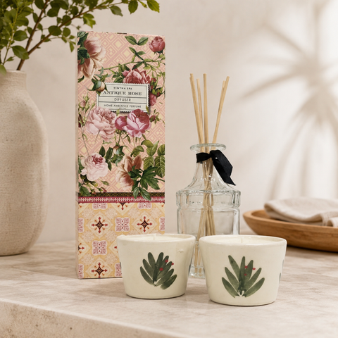  Combo aromatizador: difusor Tintha Spa Antique Rose 200 ml + 2 velas aromáticas en recipiente de cerámica