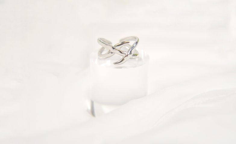 Anillo Plateado Pico