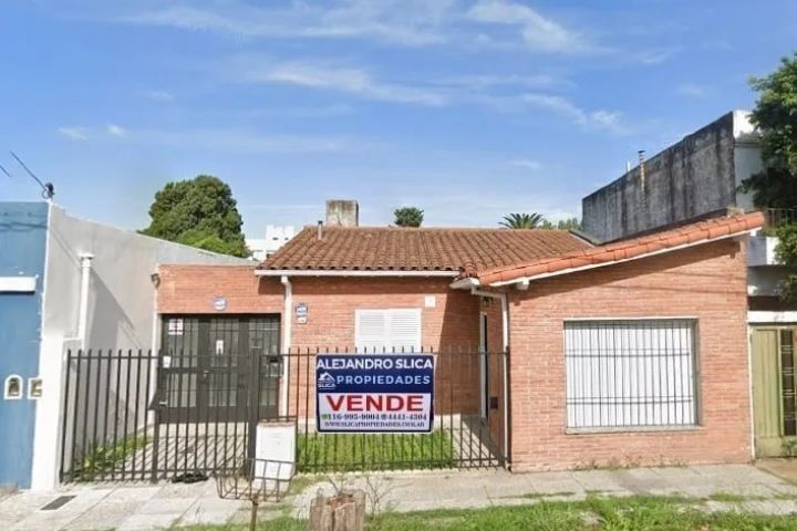 PABLO SIMBRÓN 2438 - CASA 3 AMB. TIPO CHALET