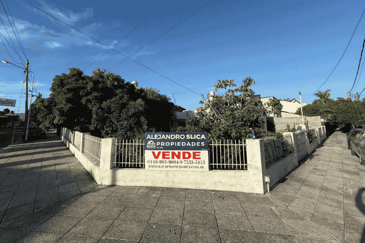 ESTOCOLMO 2312 - CASA 3 AMB.