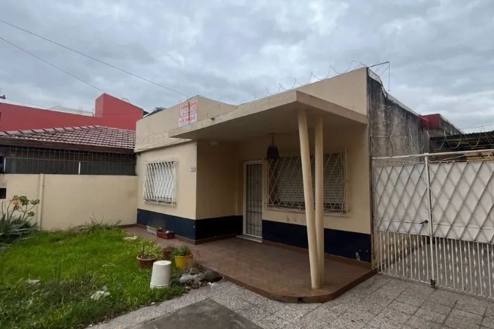 CORONEL MOLDES 3720 - CASA 3 AMB.