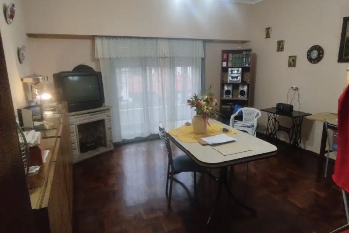 DERQUI 4273 - CASA 3 AMB. + GARAGE/LOCAL
