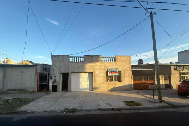 CAVIA 357 - CASA 3 AMB. + GALPÓN + LOSA
