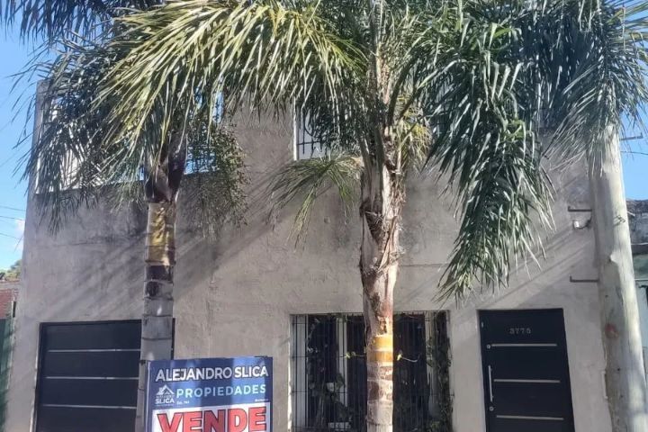 DERQUI 3775 - CASA 4 AMB. C/PILETA