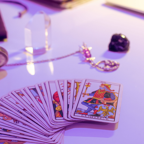 Informe de Numerología y Tarot Egipcio - Trabajo